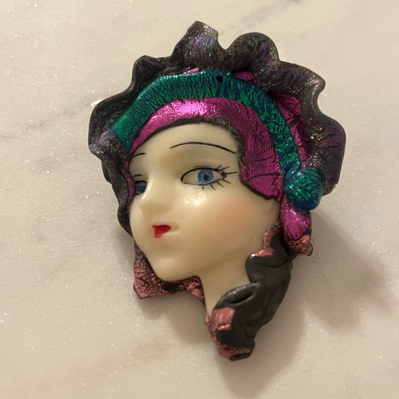 VTG Art Deco Lady Face Head Brooch Pin With Metallic Hat Accents - Picture 15 of 16